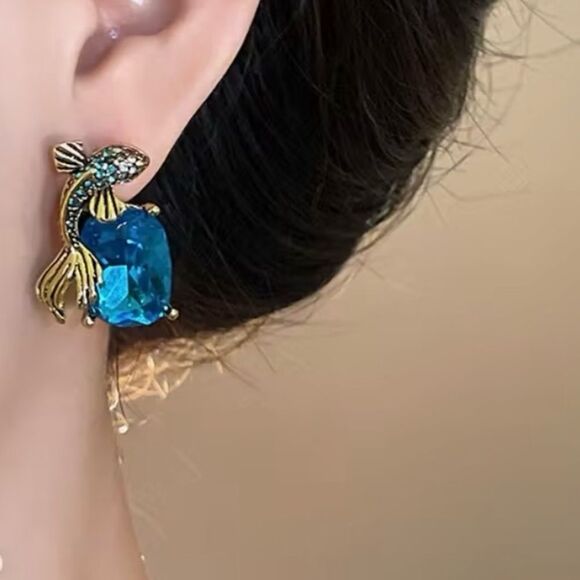 💙 Heidi DAUS Elegant Gold and Blue Swarovski crystal Fish Earrings 💙 - Picture 6 of 7
